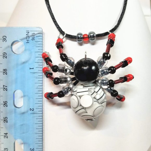 Halloween Spider Necklace, Spooky, Beaded Jewelry, Costume Accessory, Goth Style - Picture 4 of 5